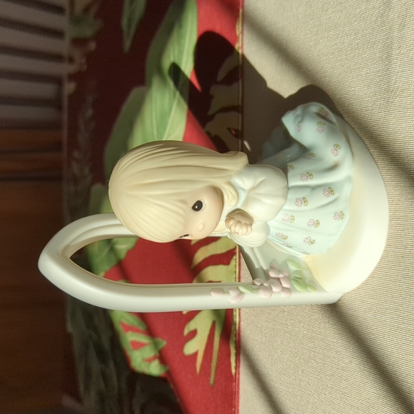Precious Moments Other - Precious Moments Worship the Lord Figurine - Girl kneeling in Prayer - Like New